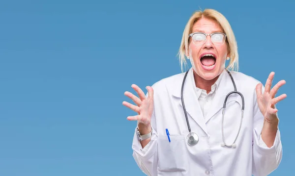 Middle Age Blonde Doctor Woman Isolated Background Crazy Mad Shouting — Stock Photo, Image
