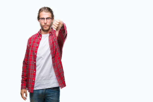 Homem Bonito Jovem Com Cabelos Longos Usando Óculos Sobre Fundo — Fotografia de Stock