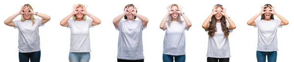 在孤立的背景下穿着白色 T恤的妇女群体做确定的手势 如双筒望远镜伸出舌头 眼睛通过手指看 疯狂的表达 — 图库照片