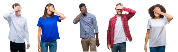 アジア アフリカ系アメリカ人若者微笑し 笑う顔驚きの目を覆っている手で孤立の背景の上のグループのコラージュ 視覚障害者の概念 — ストック写真