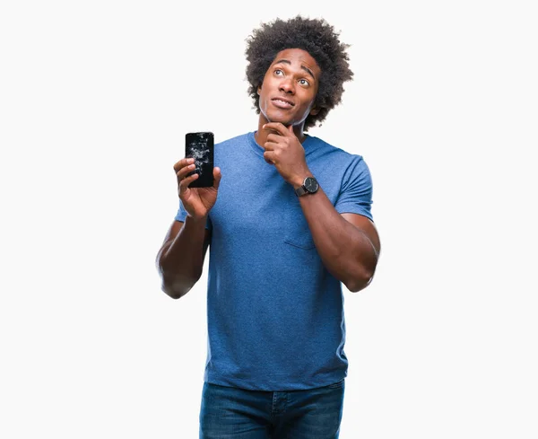 美国黑人男子持有破碎的智能手机在孤立的背景严重的面孔思考问题 非常混淆的想法 — 图库照片