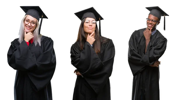 Collage Grupo Jóvenes Estudiantes Con Uniforme Graduado Universidad Sobre Fondo — Foto de Stock