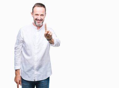 Orta yaş ağarmış komuta sizde ve parmak gülümseyen süre bir numara ile kendinden emin ve mutlu yukarıyı gösteren izole arka plan üzerinde.