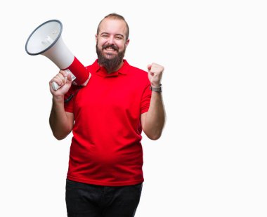 Duygu tezahürat megafon ile bağırarak gurur çığlık ve zafer ve başarı çok heyecanlı, kutluyor izole arka plan üzerinde beyaz delikanlı