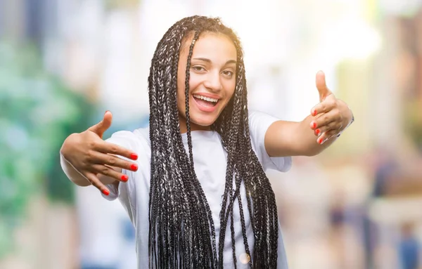 Young Gevlochten Hair Afrikaans Amerikaans Meisje Geïsoleerde Achtergrond Kijken Naar — Stockfoto