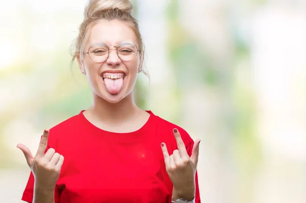 Fiatal Szőke Szemüveg Viselése Alatt Őrült Kifejezés Csinál Rock Szimbólum — Stock Fotó