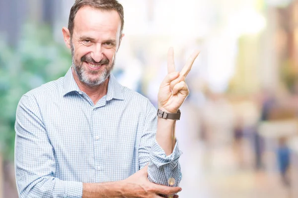 Edad Media Hoary Hombre Negocios Senior Sobre Fondo Aislado Sonriendo —  Fotos de Stock