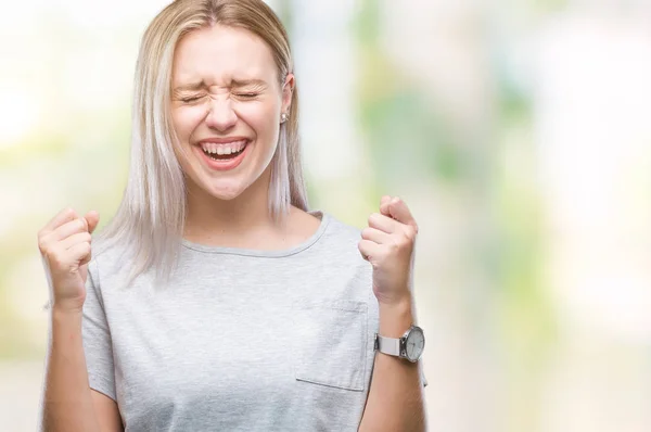 Mujer Rubia Joven Sobre Fondo Aislado Emocionado Por Éxito Con — Foto de Stock