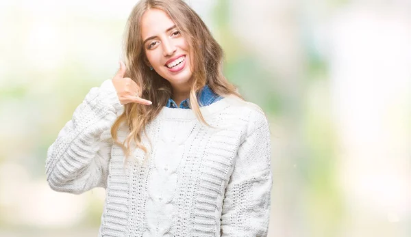 Linda Jovem Loira Vestindo Camisola Inverno Sobre Fundo Isolado Sorrindo — Fotografia de Stock