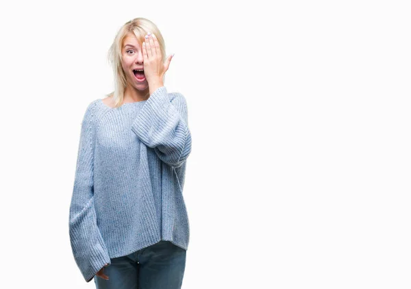 Giovane Bella Donna Bionda Indossa Maglione Invernale Sfondo Isolato Che — Foto Stock