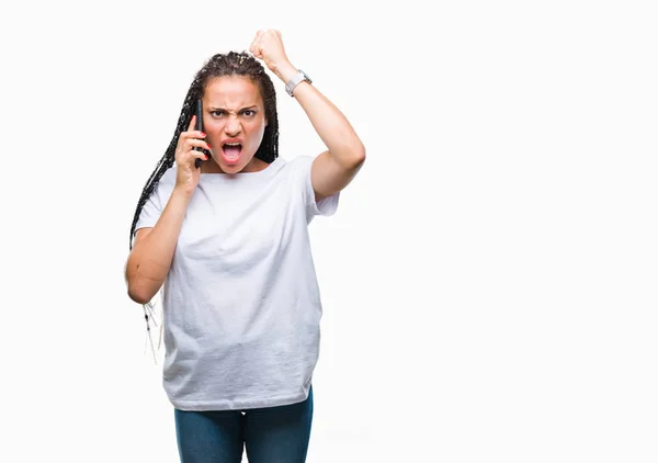 Jovem Trançado Cabelo Afro Americano Menina Mostrando Chamada Usando Smartphone — Fotografia de Stock