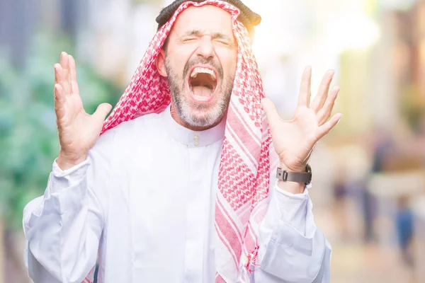 Ledande Arabiska Mannen Bära Keffiyeh Över Isolerade Bakgrund Firar Mad — Stockfoto