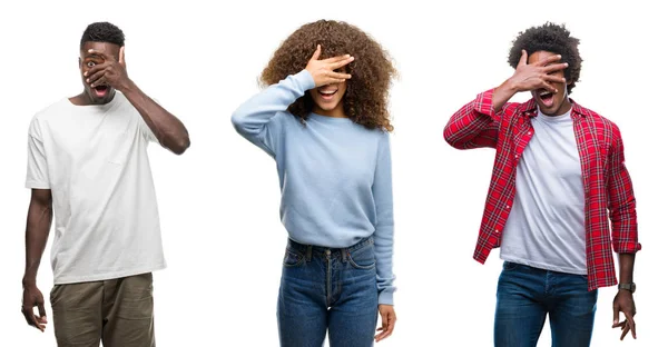 Collage Afroamerikanska Grupp Människor Över Isolerade Bakgrund Kikar Chock Som — Stockfoto