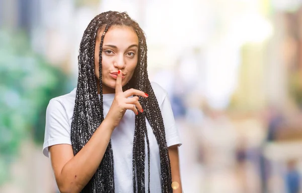 Fiatal Fonott Haj Afro Amerikai Lány Elszigetelt Háttér Kérve Hogy — Stock Fotó