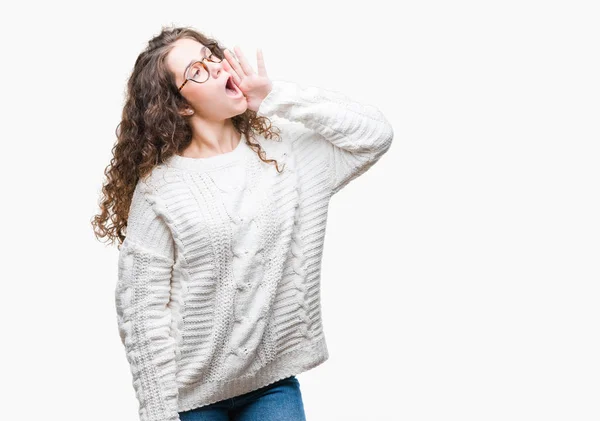 Bella Bruna Capelli Ricci Ragazza Indossa Maglione Invernale Sfondo Isolato — Foto Stock