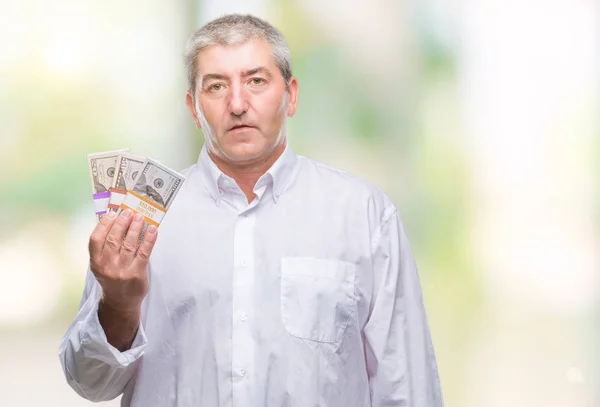 Pěkný Starší Muž Drží Balík Peněz Nad Izolované Pozadí Výrazem — Stock fotografie