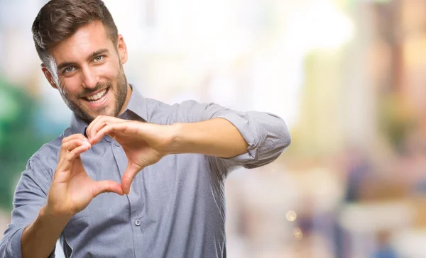 Jonge Knappe Man Geïsoleerde Achtergrond Glimlachend Liefde Met Hartsymbool Vorm — Stockfoto