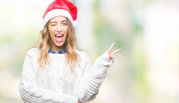 Красивая Молодая Блондинка Рождественской Шляпе Изолированном Фоне Улыбается Счастливым Лицом — стоковое фото