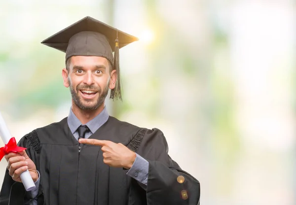 Jovem Bonito Graduado Homem Segurando Grau Sobre Isolado Fundo Muito — Fotografia de Stock