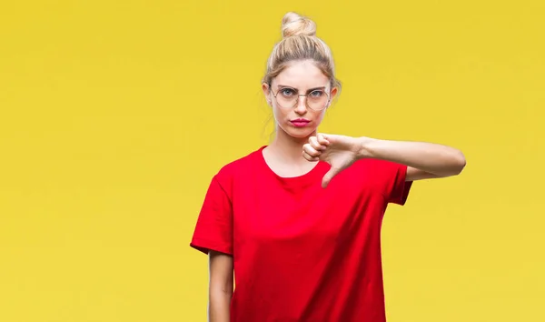Ung Vacker Blond Kvinna Klädd Röd Shirt Och Glasögon Över — Stockfoto