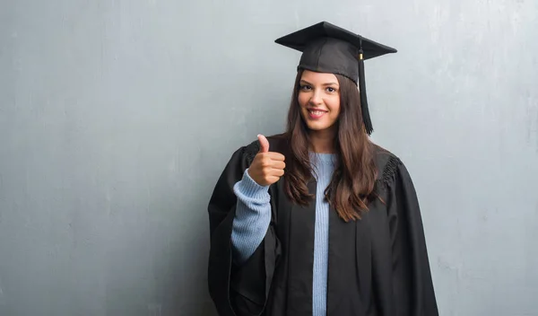 Young Brunette Woman Grunge Grey Wall Wearing Graduate Uniform Happy — Stock Photo, Image