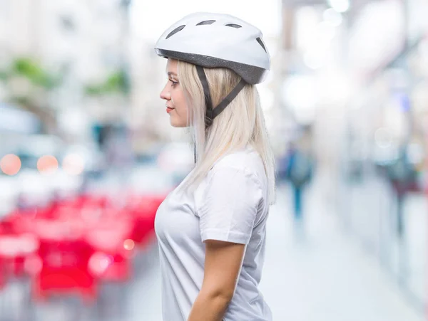 Jeune Femme Blonde Portant Casque Sécurité Cycliste Sur Fond Isolé — Photo