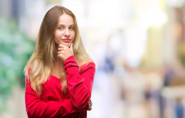 Joven Mujer Rubia Hermosa Con Suéter Rojo Sobre Fondo Aislado — Foto de Stock