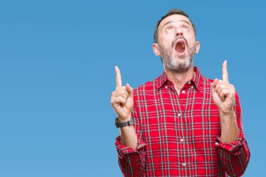 Orta yaş ağarmış komuta sizde izole arka plan üzerinden hayran ve yukarıya bakıp parmakları ile işaret şaşırttı ve silah kaldırdı.