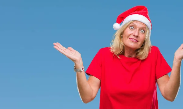 Medelålders Blond Kvinna Bär Jul Hatt Över Isolerade Bakgrund Aningslös — Stockfoto