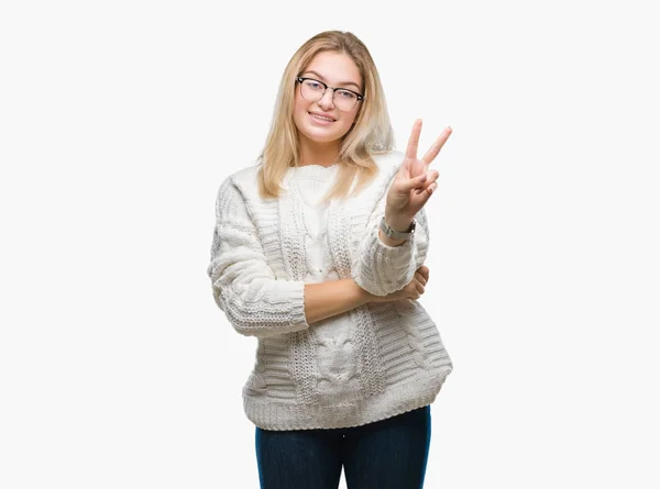 Mujer Caucásica Joven Con Gafas Sobre Fondo Aislado Sonriendo Con — Foto de Stock