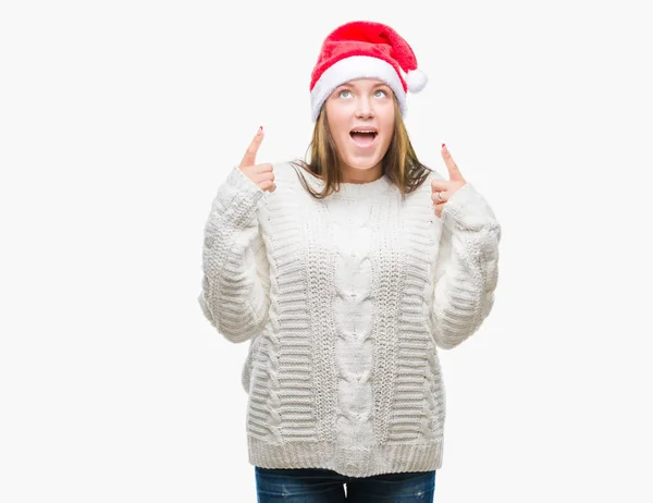 Giovane Bella Donna Caucasica Indossa Cappello Natale Sfondo Isolato Stupito — Foto Stock