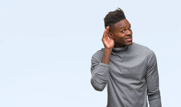 Jovem Afro Americano Sobre Fundo Isolado Sorrindo Com Mão Sobre — Fotografia de Stock