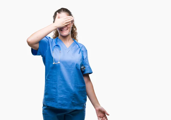 Jeune Fille Brune Médecin Portant Infirmière Chirurgien Uniforme Sur Fond — Photo