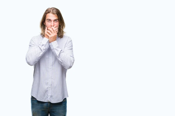 Jeune Homme Beau Aux Cheveux Longs Sur Fond Isolé Choqué — Photo