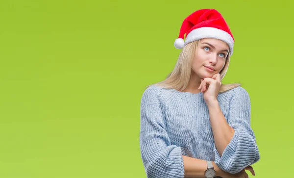 Junge Kaukasische Frau Mit Weihnachtsmütze Über Isoliertem Hintergrund Mit Der — Stockfoto