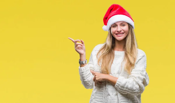 Jovem Mulher Loira Bonita Usando Chapéu Natal Sobre Fundo Isolado — Fotografia de Stock