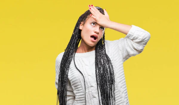 Joven Trenzado Pelo Afroamericano Chica Usando Suéter Sobre Fondo Aislado —  Fotos de Stock