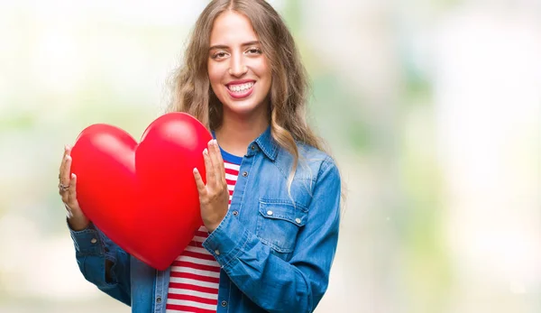 Hermosa Joven Rubia Sosteniendo Corazón San Valentín Sobre Fondo Aislado — Foto de Stock