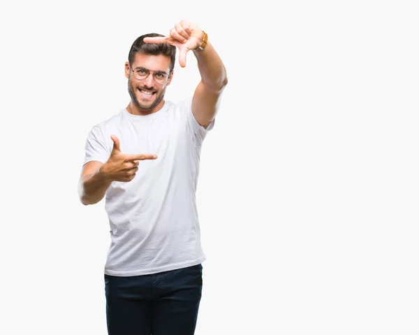 Joven Hombre Guapo Con Gafas Sobre Fondo Aislado Sonriendo Haciendo — Foto de Stock