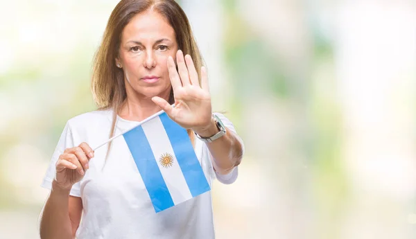 Mujer Hispana Mediana Edad Sosteniendo Bandera Argentina Sobre Fondo Aislado — Foto de Stock