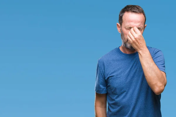 Mezza Età Hoary Senior Uomo Sfondo Isolato Stanco Sfregamento Naso — Foto Stock