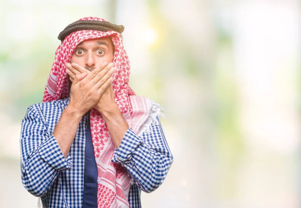 Joven Hombre Negocios Árabe Guapo Usando Keffiyeh Sobre Fondo Aislado — Foto de Stock