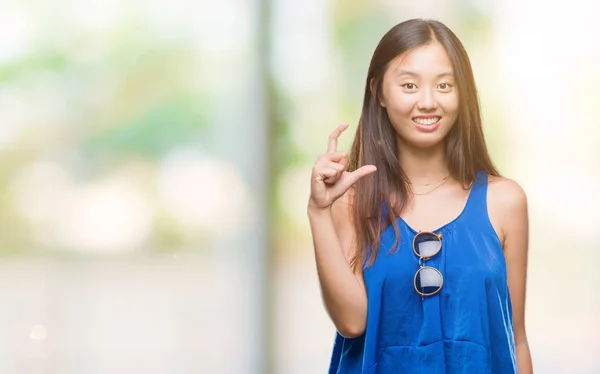 Young Asian Woman Isolated Background Smiling Confident Gesturing Hand Doing — Stock Photo, Image