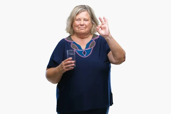 Senior Size Kaukasische Frau Trinkt Glas Wasser Über Isolierten Hintergrund — Stockfoto