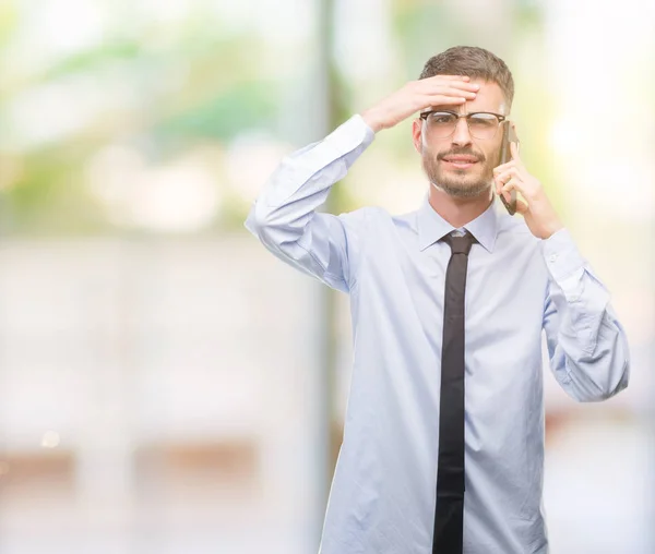 Giovane Uomo Affari Adulto Che Parla Telefono Stressato Con Mano — Foto Stock