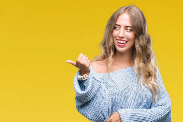 Mooie Jonge Blonde Vrouw Winter Trui Dragen Geïsoleerde Achtergrond Glimlachend — Stockfoto