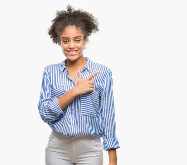 Jovem Afro Americana Sobre Fundo Isolado Alegre Com Sorriso Rosto — Fotografia de Stock