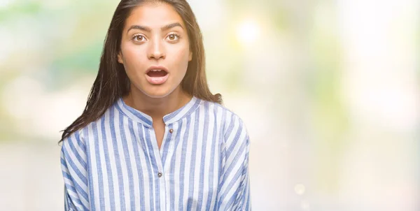 Jonge Mooie Arabische Vrouw Geïsoleerde Achtergrond Bang Geschokt Met Verrassing — Stockfoto