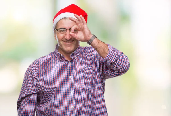 Schöner Älterer Mann Der Weihnachtsmütze Über Isoliertem Hintergrund Trägt Und — Stockfoto