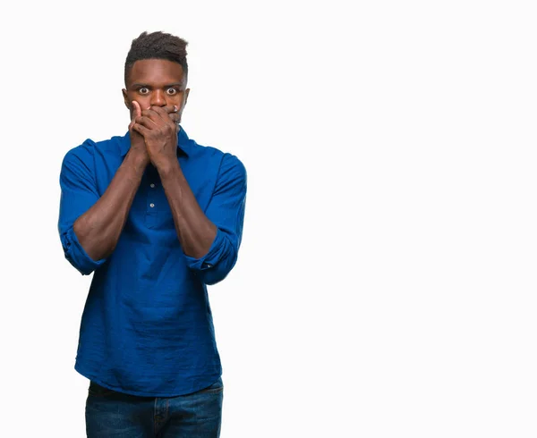 Giovane Uomo Afroamericano Sfondo Isolato Scioccato Copertura Bocca Con Mani — Foto Stock